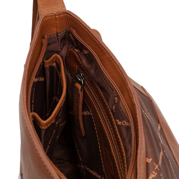 Schultertasche Manta Cow Wax Pull Up von The Chesterfield Brand Rabatt – Bild 4