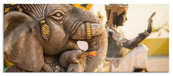 Elefantengottheit in Thailand, Glasbild Panorama Angebot